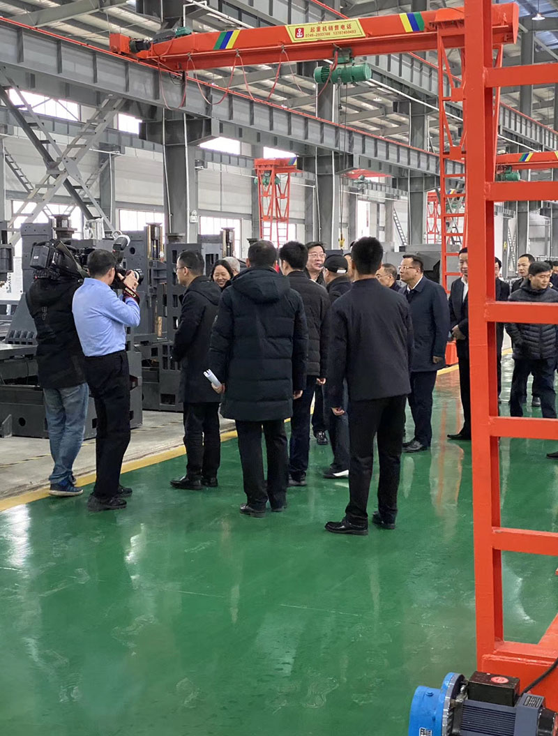 湖南省委書記杜家毫一行來華亞數控懷化生產基地視察 湖南省委書記杜家毫一行來華亞數控懷化生產基地視察